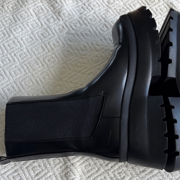 Zara Treaded Chelsea Black Boots Size 41 - Picture 10 of 15